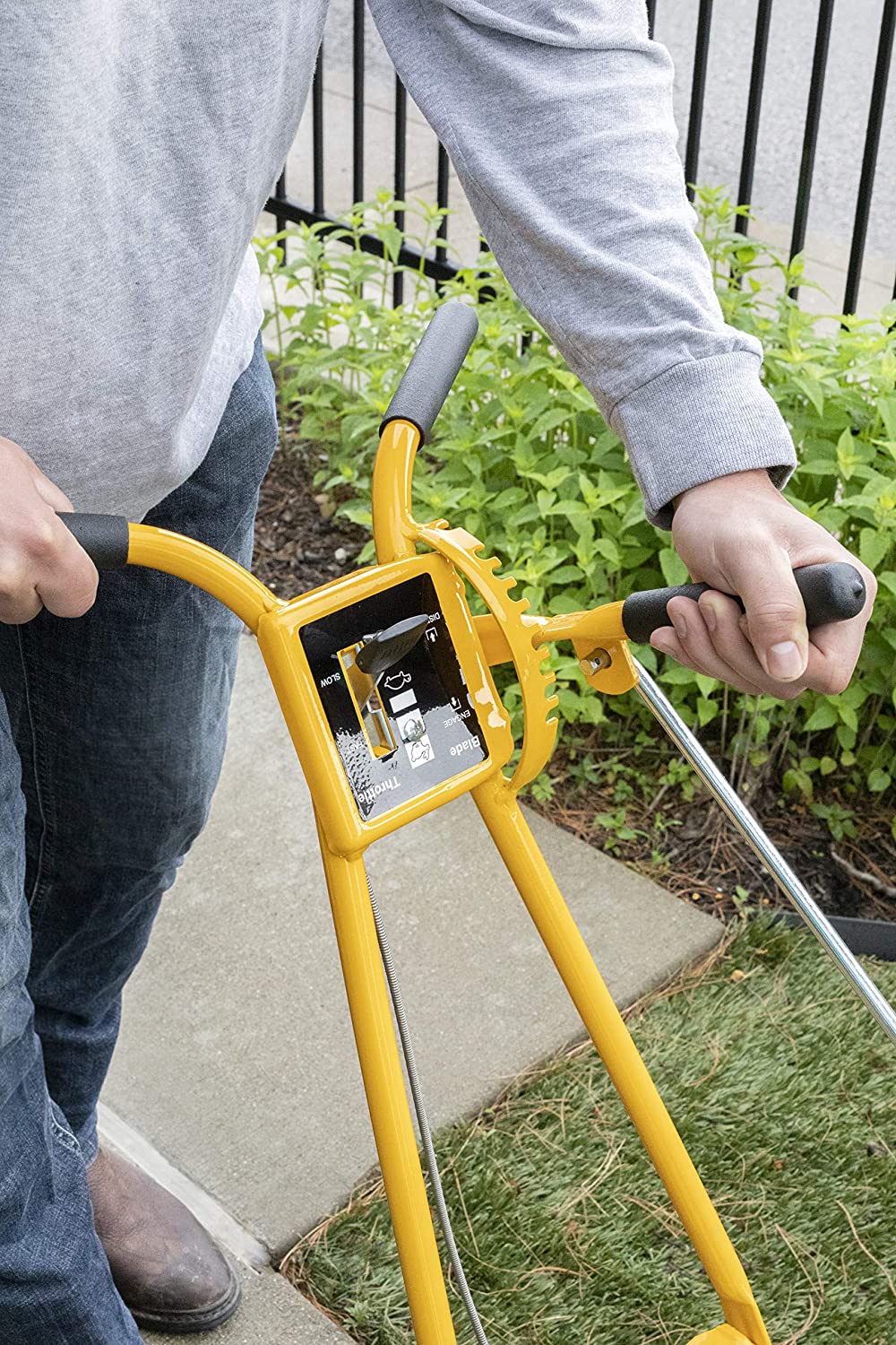 101-5.5GT-7Gas Powered Lawn Edger, 5.50 Gross Torque/3.5 B&S Engine 7′′ Wheels